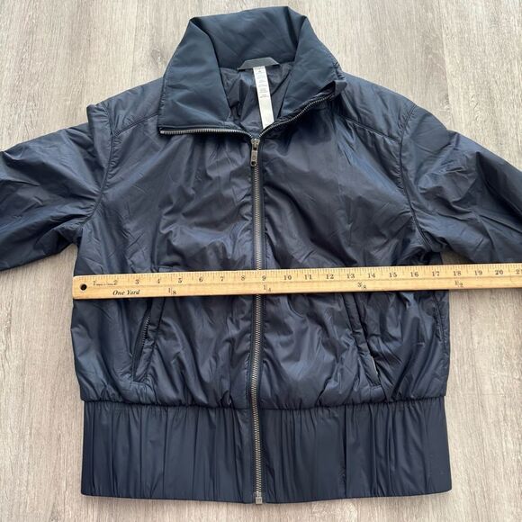 Lululemon gather and go crop nylon navy blue zip jacket size 4 - Picture 5 of 6